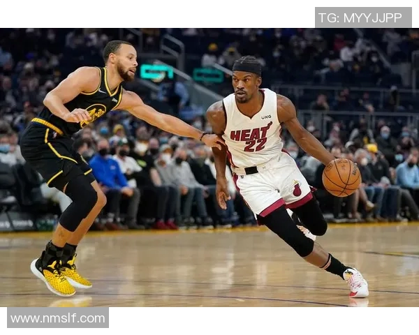 NBA球星与街球手的巅峰对决谁能胜出篮球场上的传奇与街头风云 NBA球星与街球手的巅峰对决谁能胜出篮球场上的传奇与街头风云